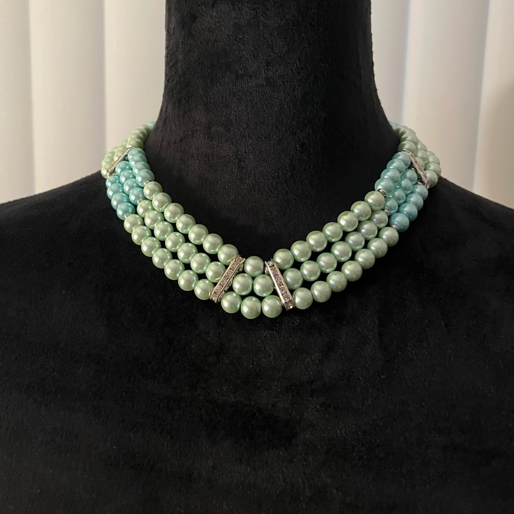 Three Row Shell Pearls Collar Necklace